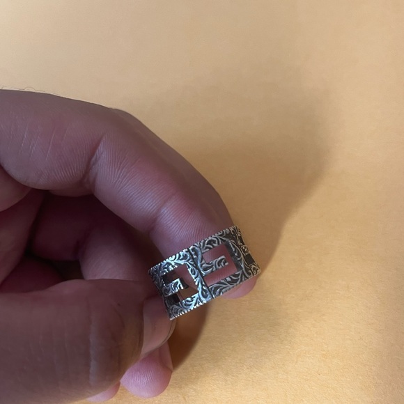 Men’s Gucci Ring - Picture 2 of 6